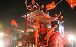 Công nông xuống phố, cờ Việt-Hàn vẫy tưng bừng sau chiến thắng thuyết phục