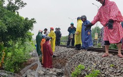 Đường sắt qua Đà Nẵng sạt lở sau mưa lớn