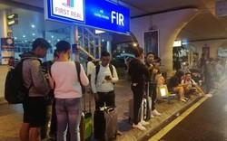 Khách bị kẹt tại sân bay Đà Nẵng do đường ngập
