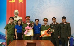 Thưởng chiến sĩ công an, học sinh nhặt được tiền trả lại người mất