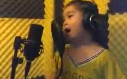 Bé gái 6 tuổi gây sốt với ca khúc “Em yêu ông Park Hang-seo”