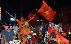CĐV Đất Mũi "bão" xuyên đêm cảm ơn tuyển Việt Nam vô địch AFF Cup