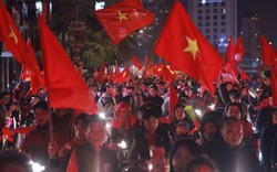Báo Anh: CĐV Việt Nam ăn mừng "máu lửa" chức vô địch AFF Cup