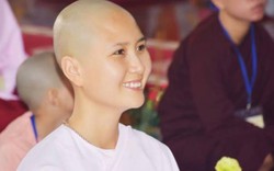 Người đẹp Nguyễn Thị Hà bất ngờ lên xe hoa sau hai tháng cạo đầu đi tu