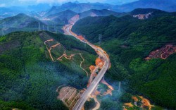 Hình ảnh đẹp như tranh thủy mặc trên cao tốc 12.000 tỷ ở Quảng Ninh
