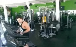 "Đứng tim" với khoảnh khắc khó đỡ trong phòng tập gym