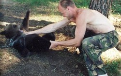 Gấu nuôi từ bé sổng chuồng, thợ săn Nga chịu kết cục bi thảm