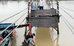 Sập cầu gỗ, bốn người bất ngờ rơi xuống sông Cái ở Nha Trang