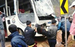 Sơn La: Xe khách đối đầu xe tải, hàng chục hành khách hoảng loạn