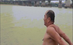 Rét "cắt da thịt", người Hà Nội vẫn ra sông Hồng tắm "tất niên"