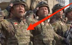 Dấu hiệu lạ trên quân phục của lính TQ trong lễ duyệt binh lớn nhất lịch sử