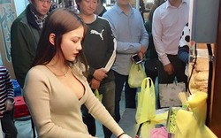Những cô gái Trung xinh như mộng bị "ném đá" vì ăn mặc lố lăng khi bán hàng