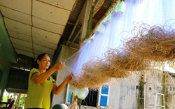 Đồng Tháp: Lũ về nhiều, nước lên nhanh, làng đan lọp bỗng hối hả