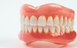 Gắp hàm răng giả ra khỏi dạ dày một phụ nữ ở Phú Quốc