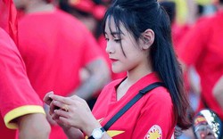 Hình ảnh fan nữ xinh đẹp tiếp lửa tuyển Việt Nam "đại chiến" Malaysia
