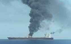 Nóng: Tàu dầu Iran trúng tên lửa, Tehran nổi giận
