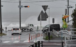 Trời đột nhiên tím bầm, Nhật báo động cao nhất vì siêu bão Hagibis