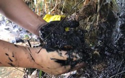 NÓNG: Bắt 2 nghi phạm đổ dầu thải ra nguồn nước sông Đà