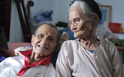 Cặp vợ chồng 90 tuổi làm đơn xin ra khỏi hộ nghèo