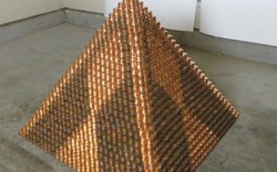 Kim tự tháp bằng tiền xu lớn nhất thế giới trị giá hơn 230 triệu đồng sắp "ra lò"