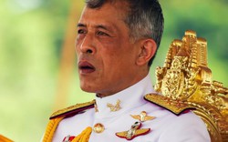 Vua Thái Lan sa thải 6 quan chức hoàng cung sau khi phế truất hoàng quý phi