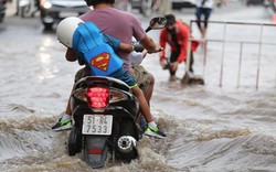 “Khu nhà giàu” Sài Gòn mênh mông như mùa nước lũ miền Tây, dân “bơi” về nhà