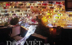 Ảnh, clip: Rào chắn thi công, đường Nguyễn Trãi nửa đêm ùn tắc nặng