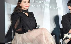 "Hoa hậu của các hoa hậu Hàn Quốc" lúng túng vì váy xuyên thấu