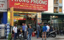 Đối tượng bịt mặt cầm súng cướp tiệm vàng ở Sài Gòn