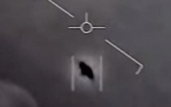 Lính hải quân Mỹ "chạm trán" UFO