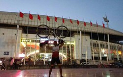 Fan cuồng Thái Lan đạp xe 1.400 km sang Hà Nội tiếp sức cho “Voi chiến”