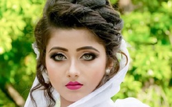 Thánh nữ Ấn Độ có đôi mắt “đổi màu” khoe váy cưới, triệu thanh niên bất loạn