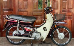 Cận cảnh Honda Dream Thái gần 20 tuổi “thét” giá ngang Honda SH