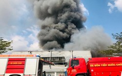 Đang cháy cực lớn trong Khu công nghiệp VSIP 2 ở Bình Dương