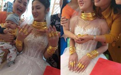 Cô dâu Cao Bằng đeo vàng kín cổ, người thân phải đi cạnh "đỡ đần"