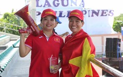 CĐV Việt Nam mang 60kg đồ ăn tiếp sức U22 Việt Nam