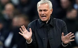 Tottenham thăng hoa, Mourinho chia sẻ quan điểm rất "dị" về CĐV nhà