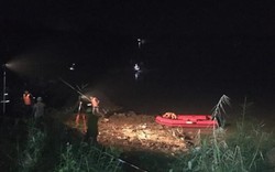 Tìm thấy thi thể 2 người đi câu cá bị vùi lấp vì sạt lở bờ sông