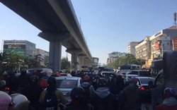 Hà Nội: Ùn tắc khủng khiếp sau vụ tai nạn 2 người chết trên đường Nguyễn Trãi