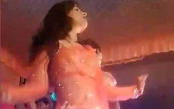 Đang biểu diễn trong đám cưới, nữ vũ công xinh đẹp bị bắn gục trên sân khấu