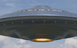 Hàng trăm người sốc khi thấy UFO khổng lồ trên bầu trời California