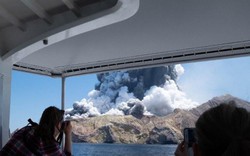 Du khách kể lại khoảnh khắc hãi hùng khi thoát khỏi miệng núi lửa phun trào trong gang tấc