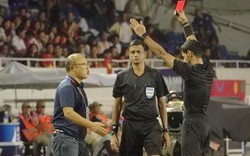 Báo Thái Lan tiết lộ lý do HLV Park Hang-seo phải nhận thẻ đỏ