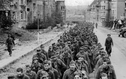 Tù binh phát xít Đức bị trả thù sau Thế chiến 2 thế nào?
