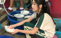"Nữ thần" Thái Lan gây “sốt” khi ngồi cặm cụi rửa bát