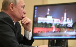 Báo Tây bất ngờ với hình ảnh ông Putin ngồi cạnh máy tính chạy Windows “cổ lỗ sĩ”
