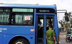 “Giang hồ” chặn xe buýt đập phá khiến nhiều người hoảng sợ