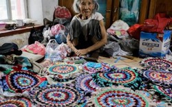 Cụ bà 94 tuổi khâu tay 500 tấm thảm tặng miễn phí trong suốt 10 năm