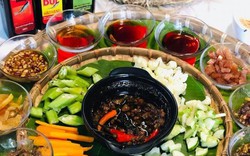 Thưởng thức món ngon tại Ngày hội Buffet mắm 3 miền đón Tết