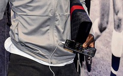 Sadio Mane lương 4,83 tỉ đồng/tuần, chỉ dùng iPhone nứt màn hình
